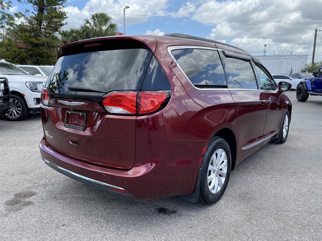 2017 Chrysler Pacifica - $13,999