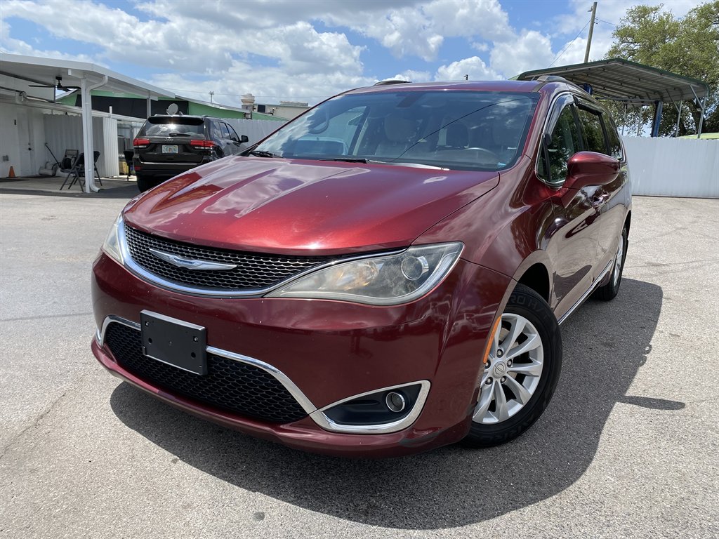 2017 Chrysler Pacifica - $13,999