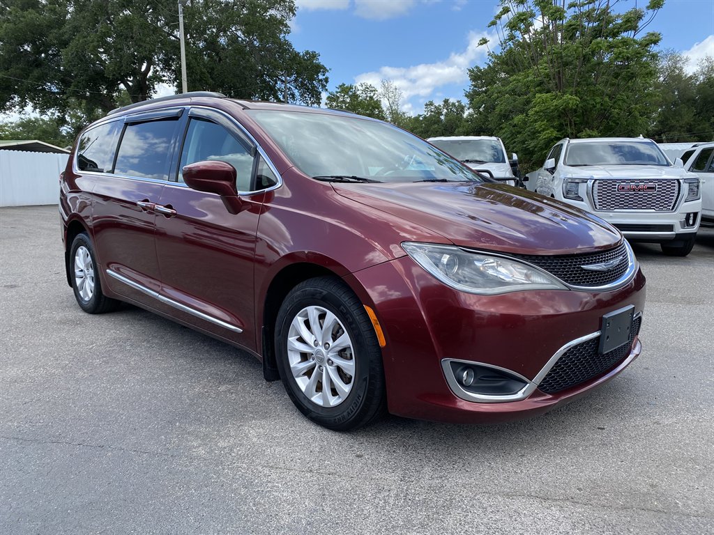 2017 Chrysler Pacifica - $13,999