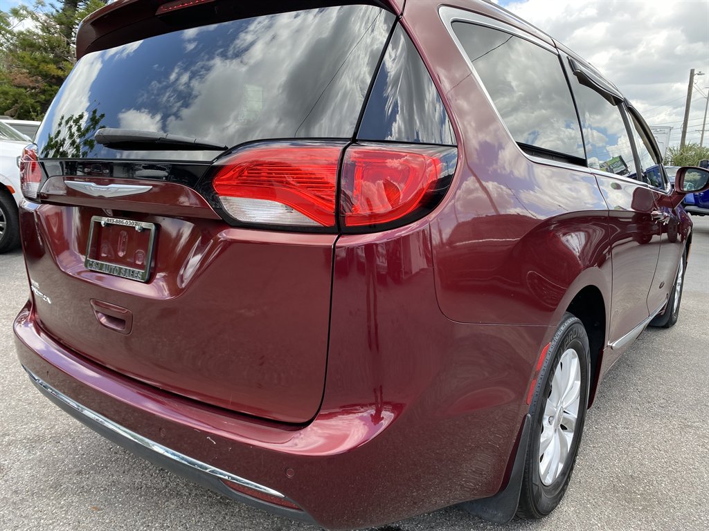 2017 Chrysler Pacifica - $13,999