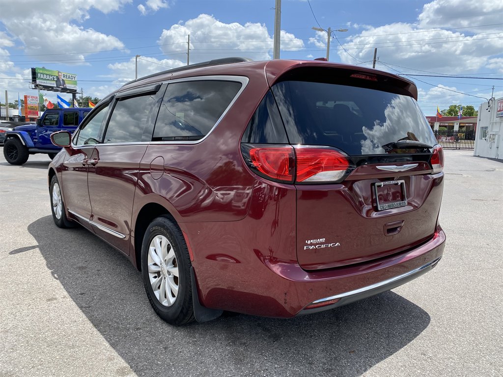 2017 Chrysler Pacifica - $13,999