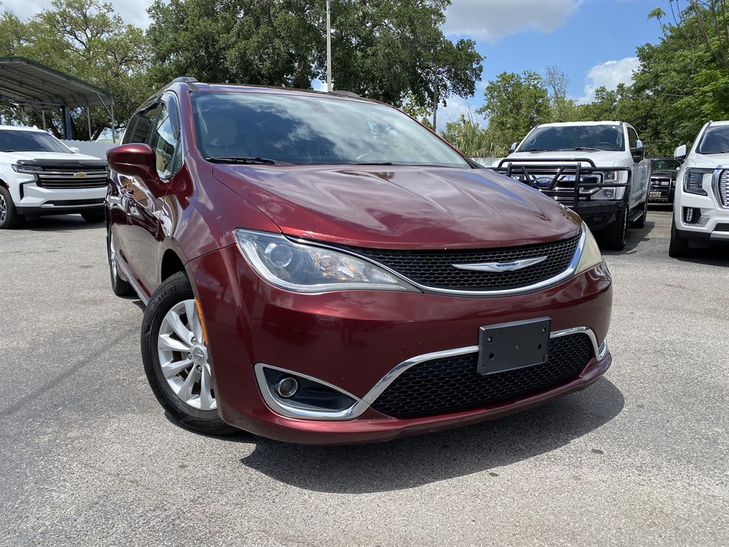 2017 Chrysler Pacifica - $13,999