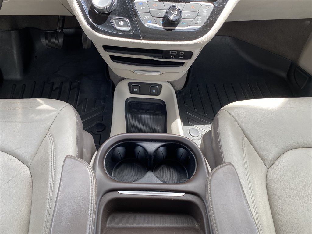 2017 Chrysler Pacifica - $13,999