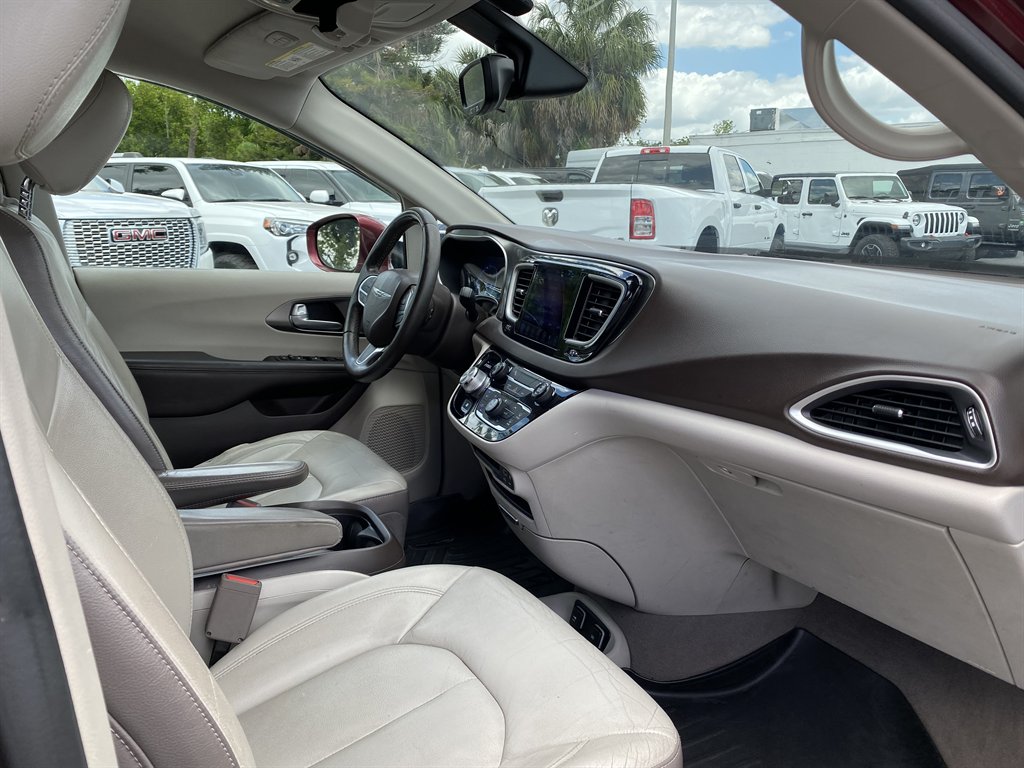 2017 Chrysler Pacifica - $13,999