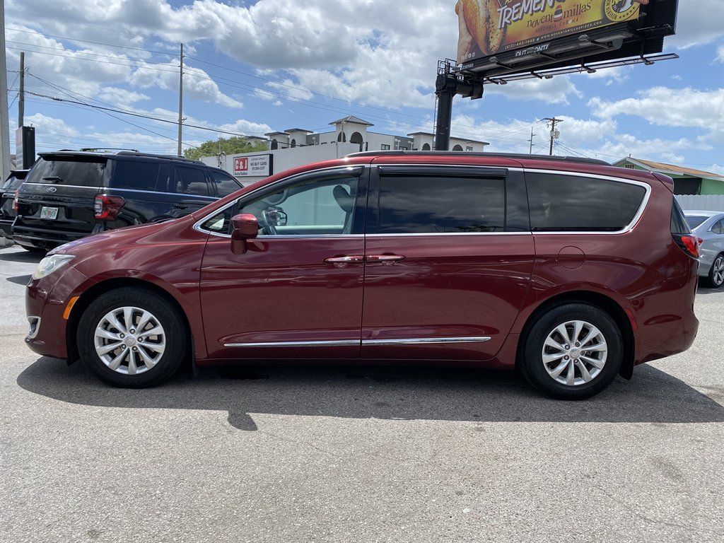2017 Chrysler Pacifica - $13,999