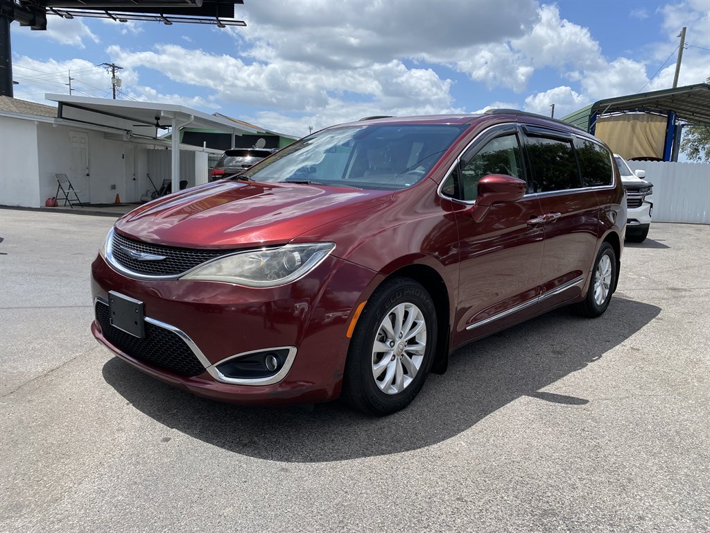 2017 Chrysler Pacifica - $13,999