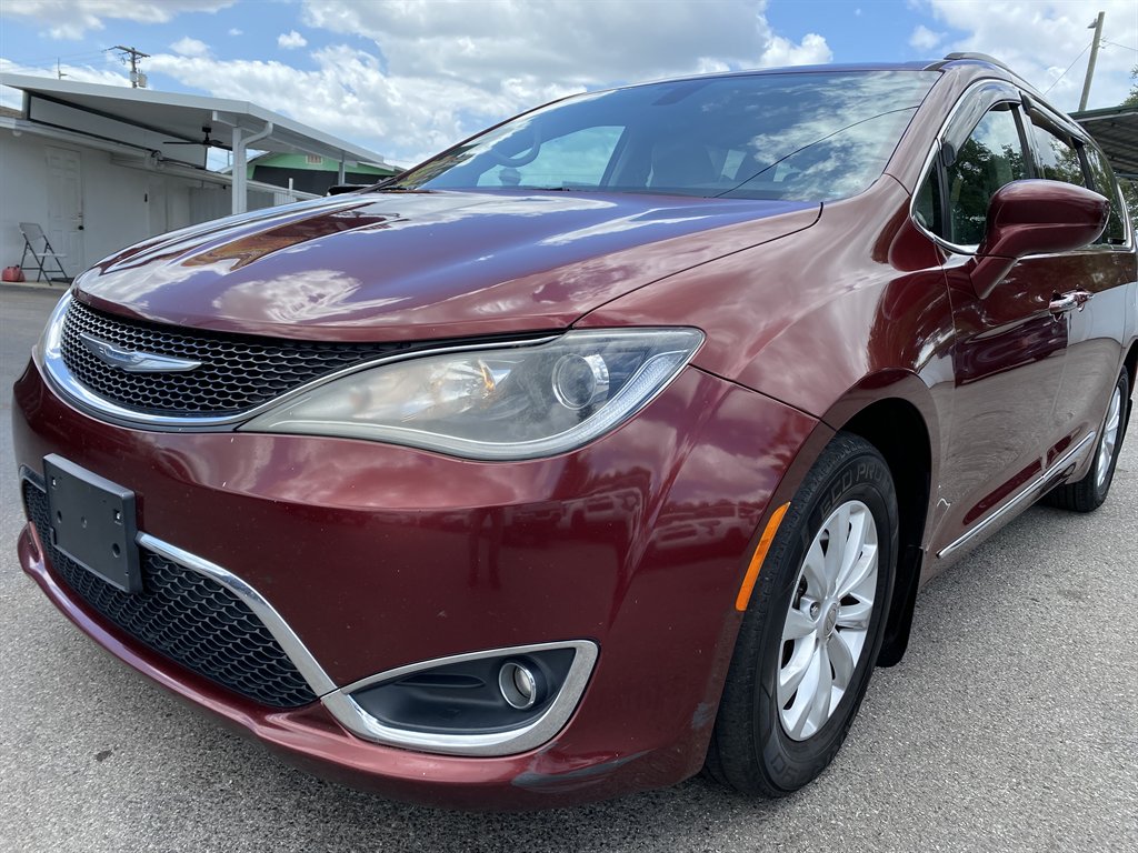 2017 Chrysler Pacifica - $13,999