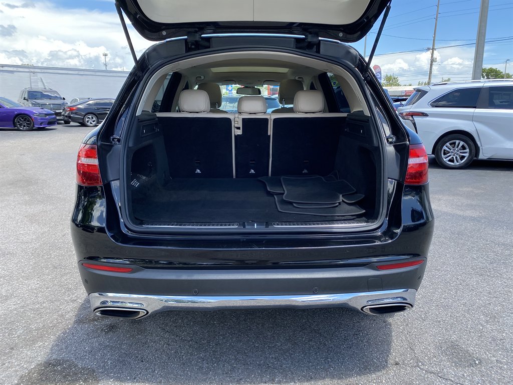 2018 Mercedes-Benz C-Class - $17,999
