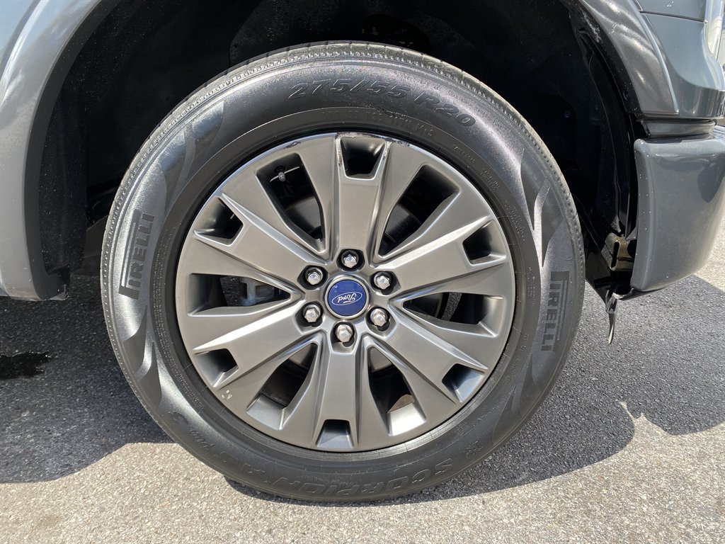 2016 Ford F150 - $23,999
