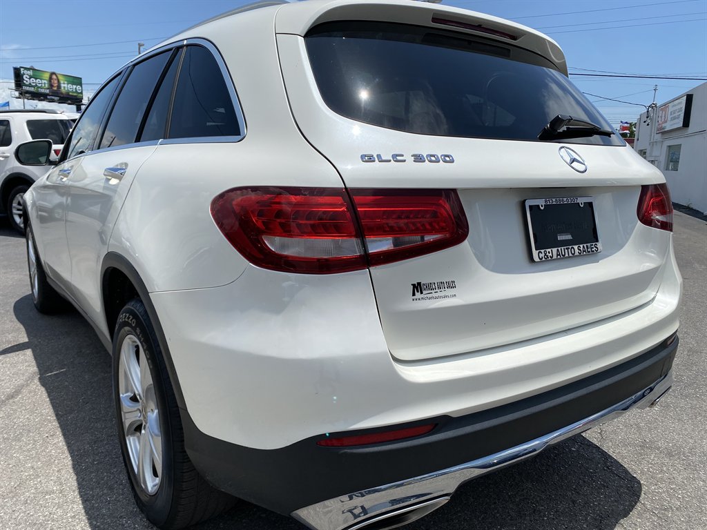 2017 Mercedes-Benz GLC - $17,999