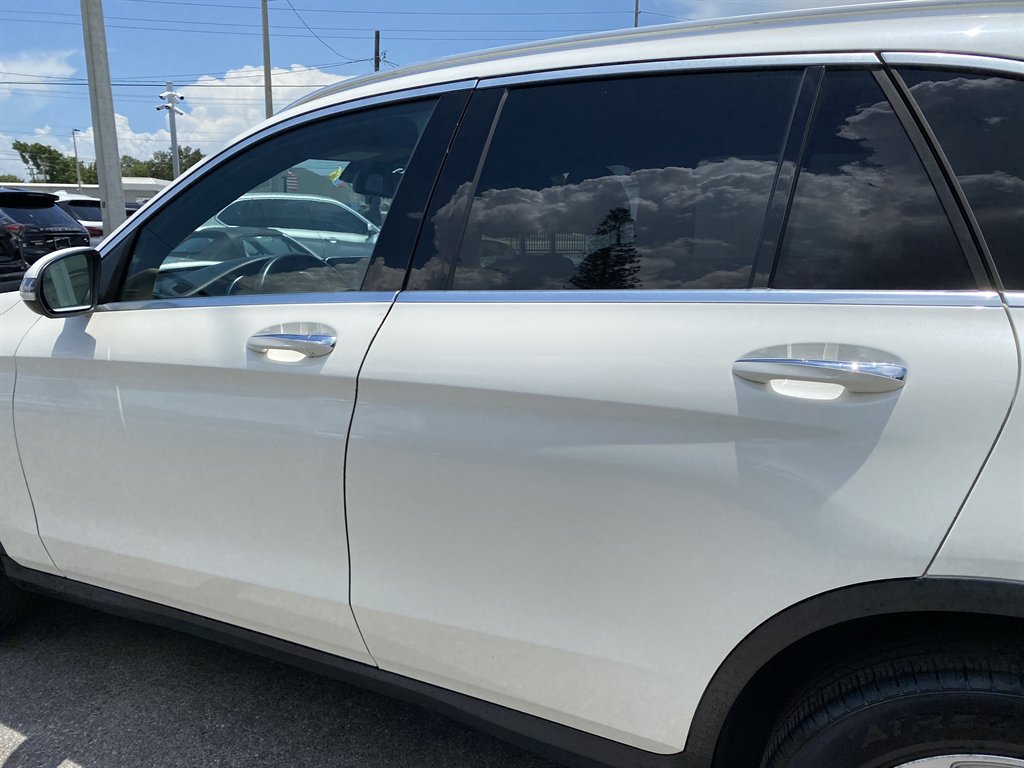 2017 Mercedes-Benz GLC - $17,999