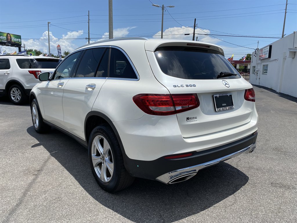 2017 Mercedes-Benz GLC - $17,999