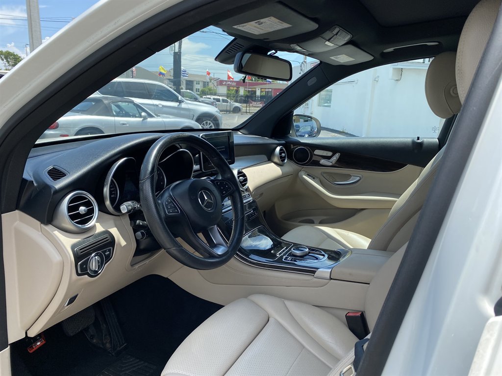 2017 Mercedes-Benz GLC - $17,999