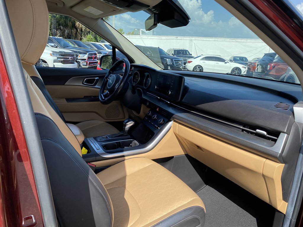2023 Kia Carnival - $22,999