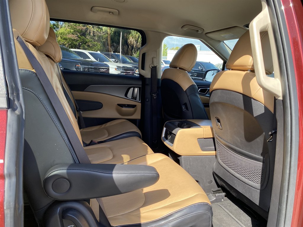 2023 Kia Carnival - $22,999