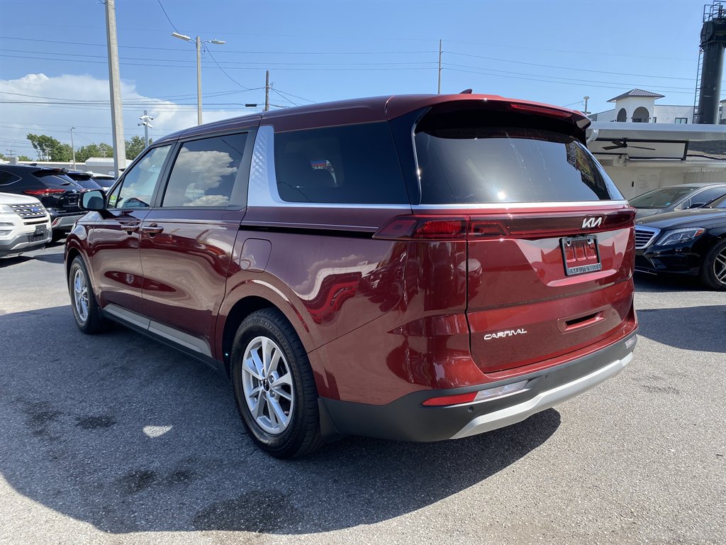 2023 Kia Carnival - $22,999