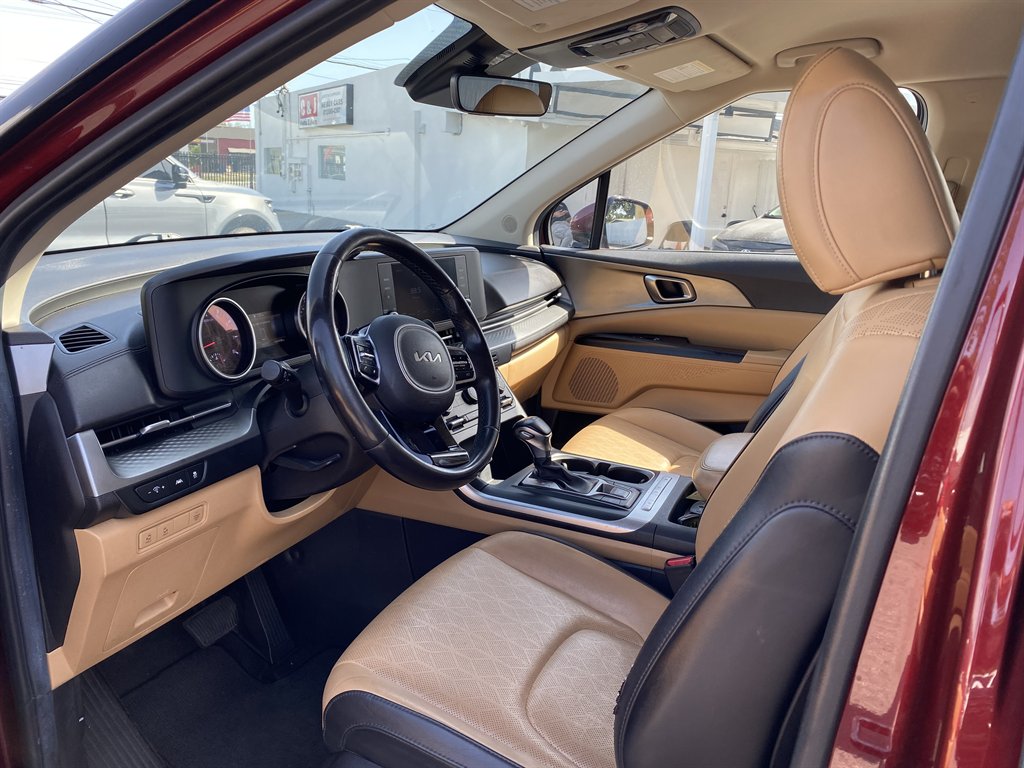 2023 Kia Carnival - $22,999