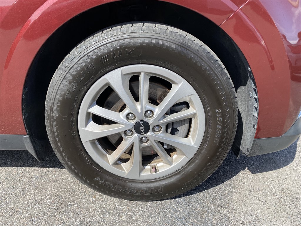 2023 Kia Carnival - $22,999