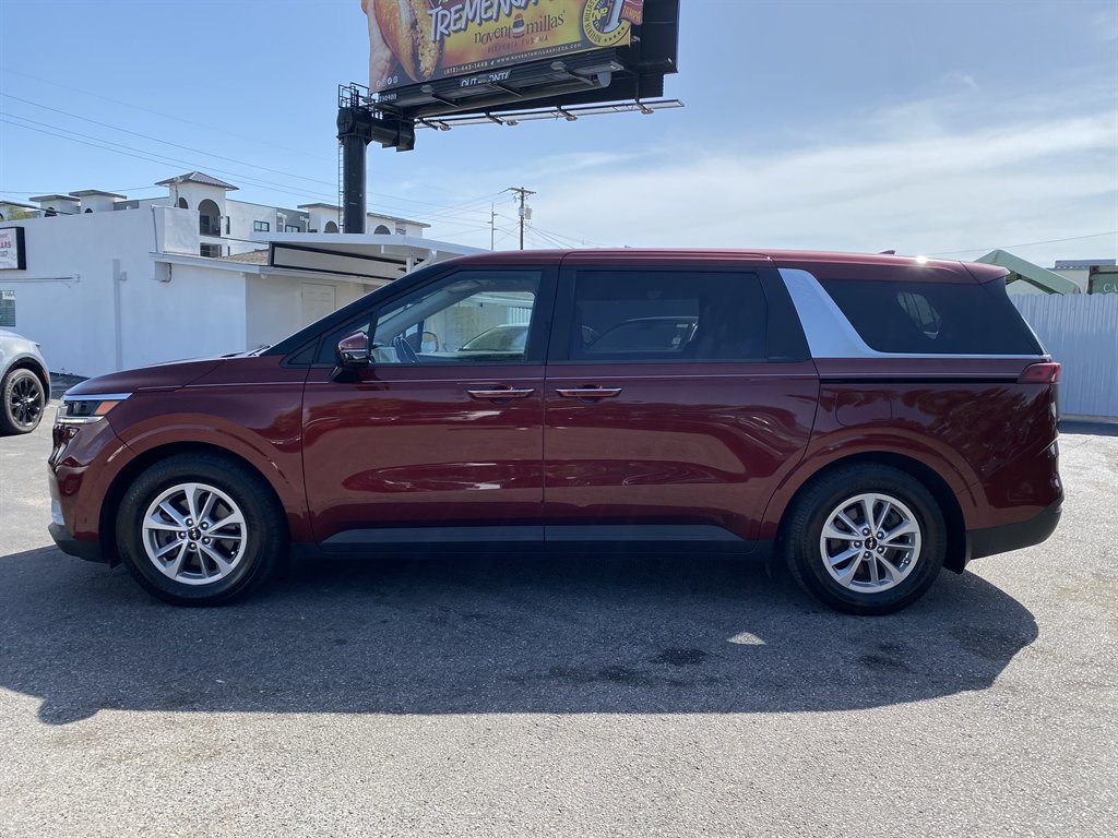 2023 Kia Carnival - $22,999