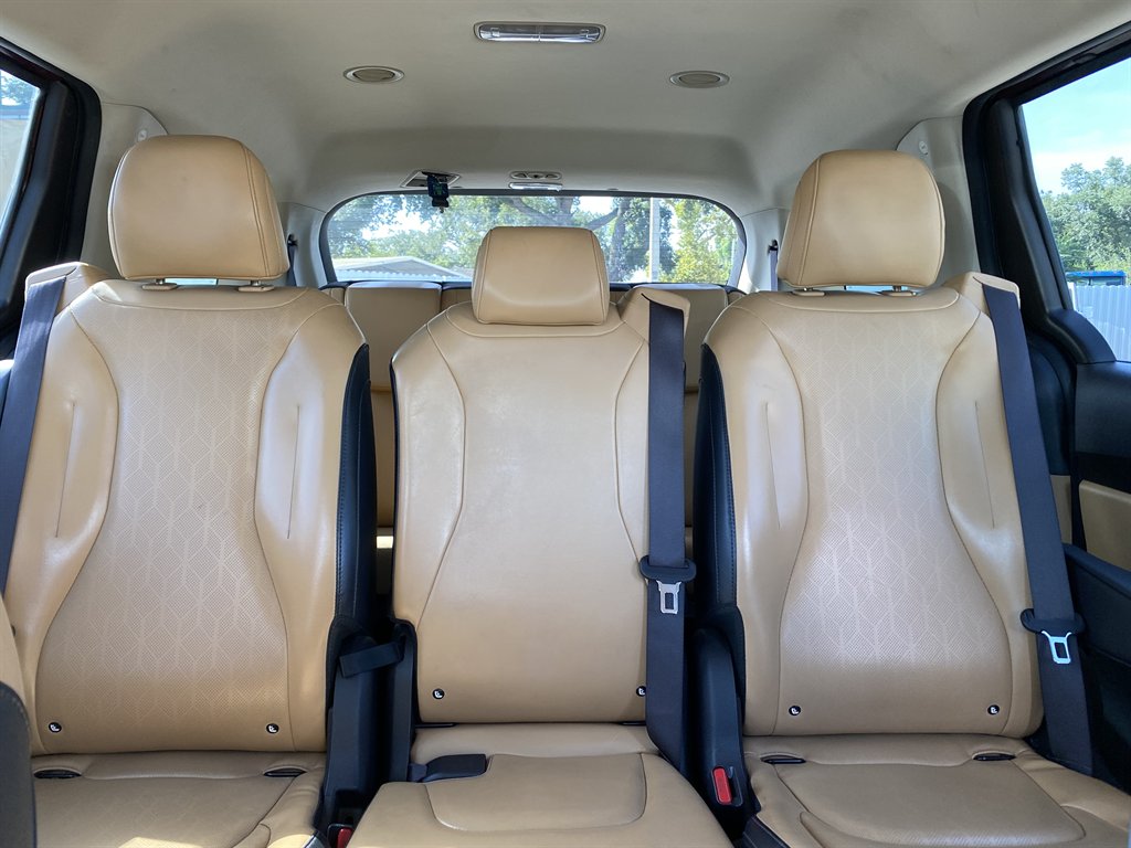 2023 Kia Carnival - $22,999