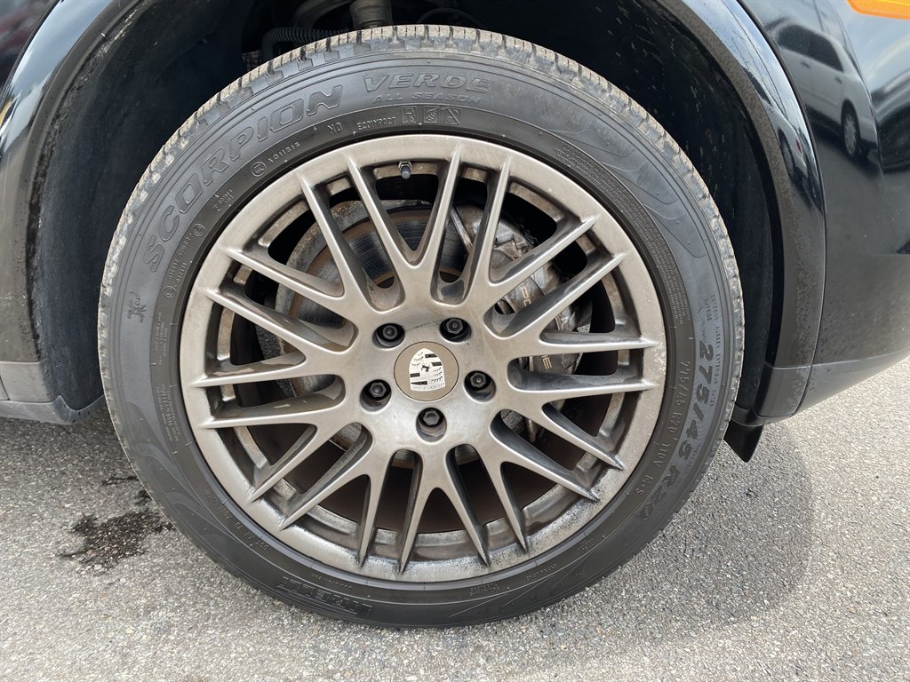 2017 Porsche Cayenne - $23,999