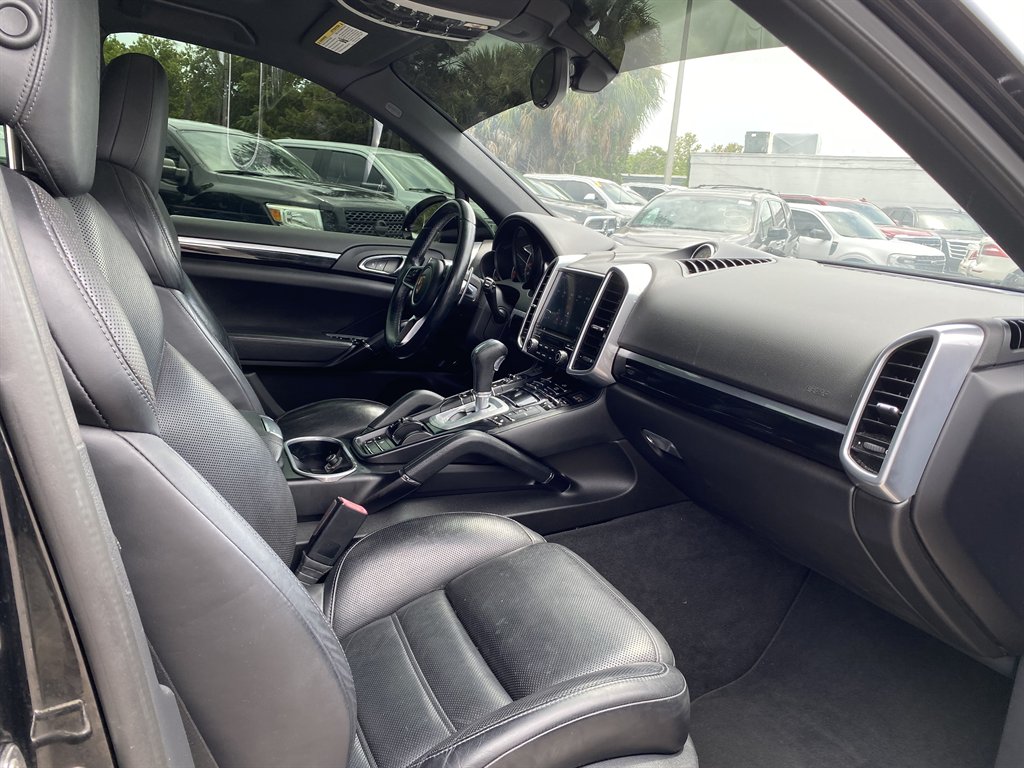 2017 Porsche Cayenne - $23,999