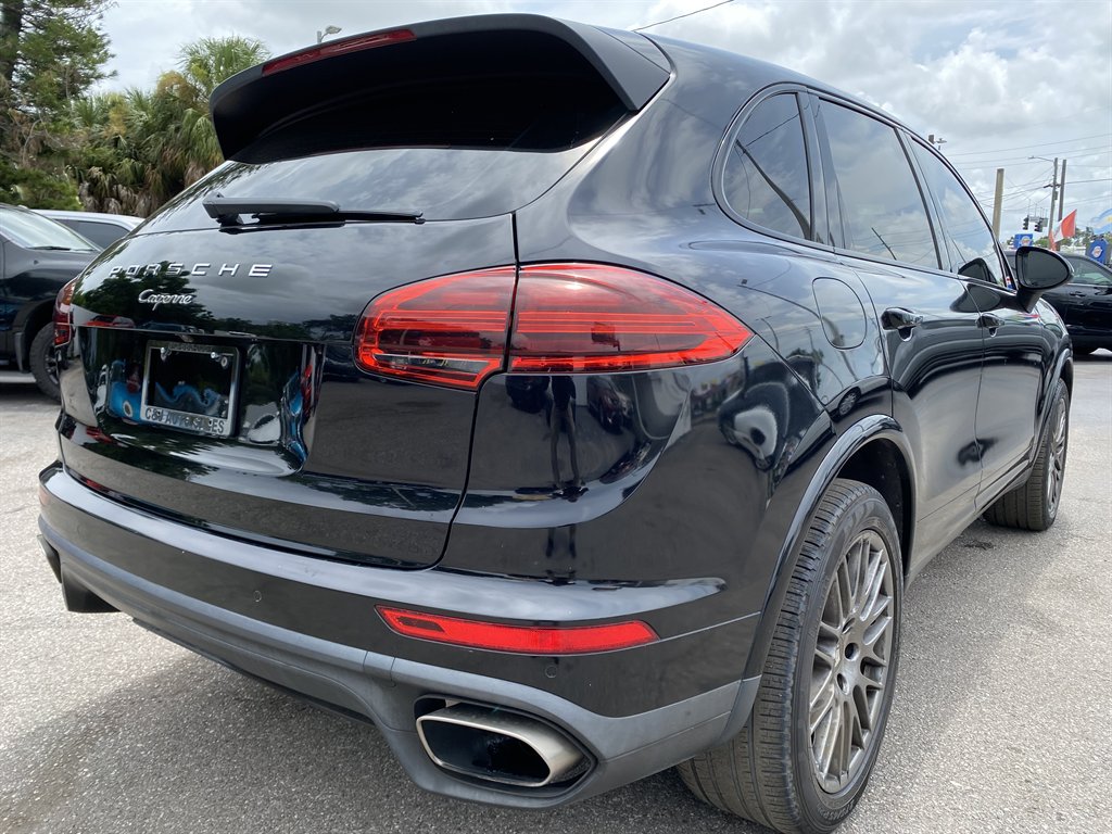 2017 Porsche Cayenne - $23,999