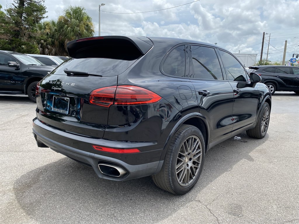 2017 Porsche Cayenne - $23,999