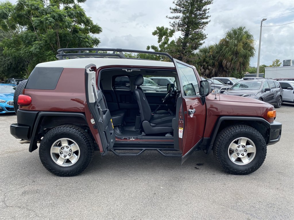2008 Toyota FJ Cruiser - $16,999