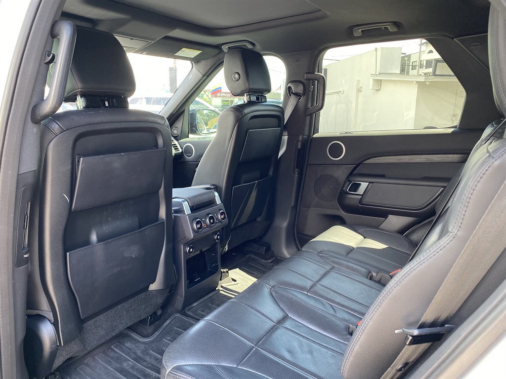 2018 Land Rover Discovery - $16,999