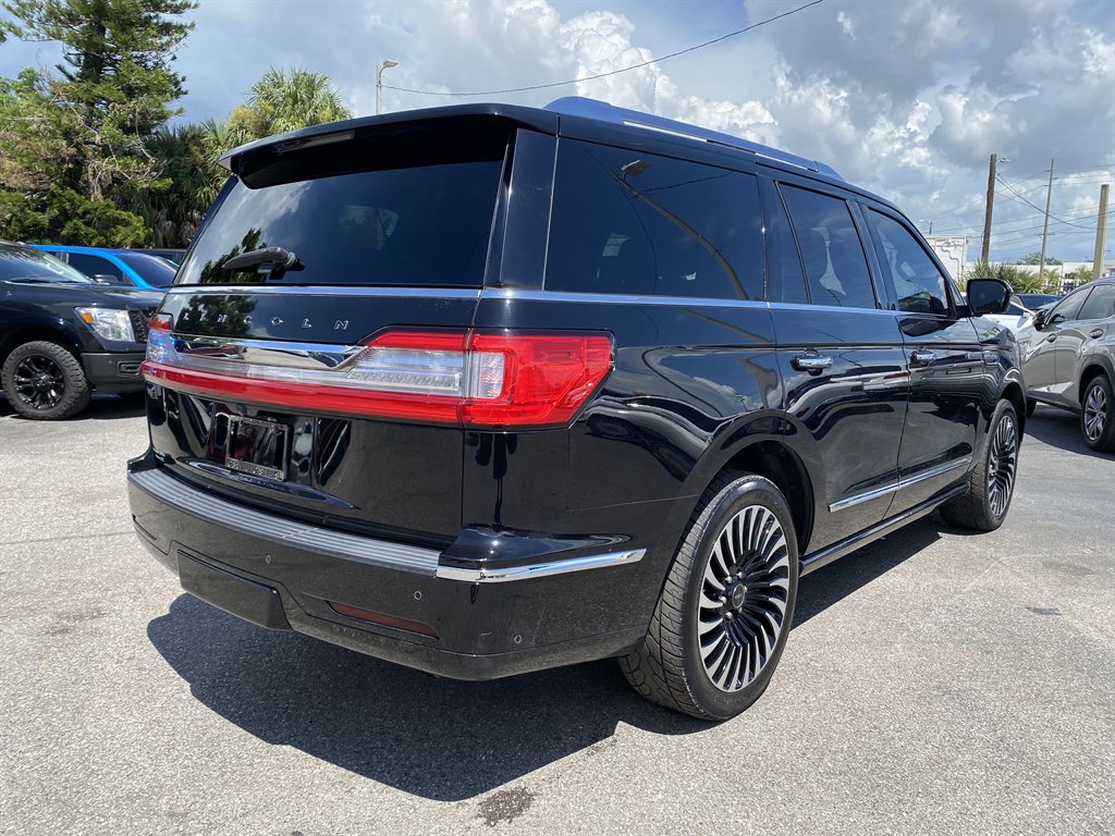 2018 Lincoln Navigator - $29,999