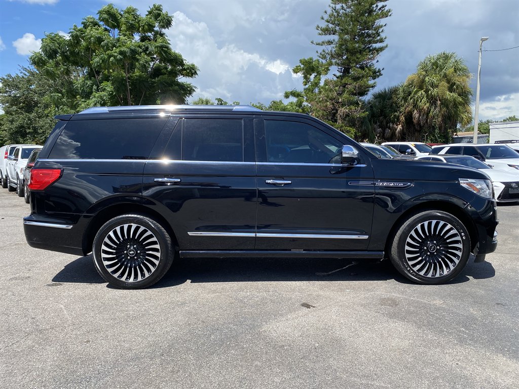 2018 Lincoln Navigator - $29,999