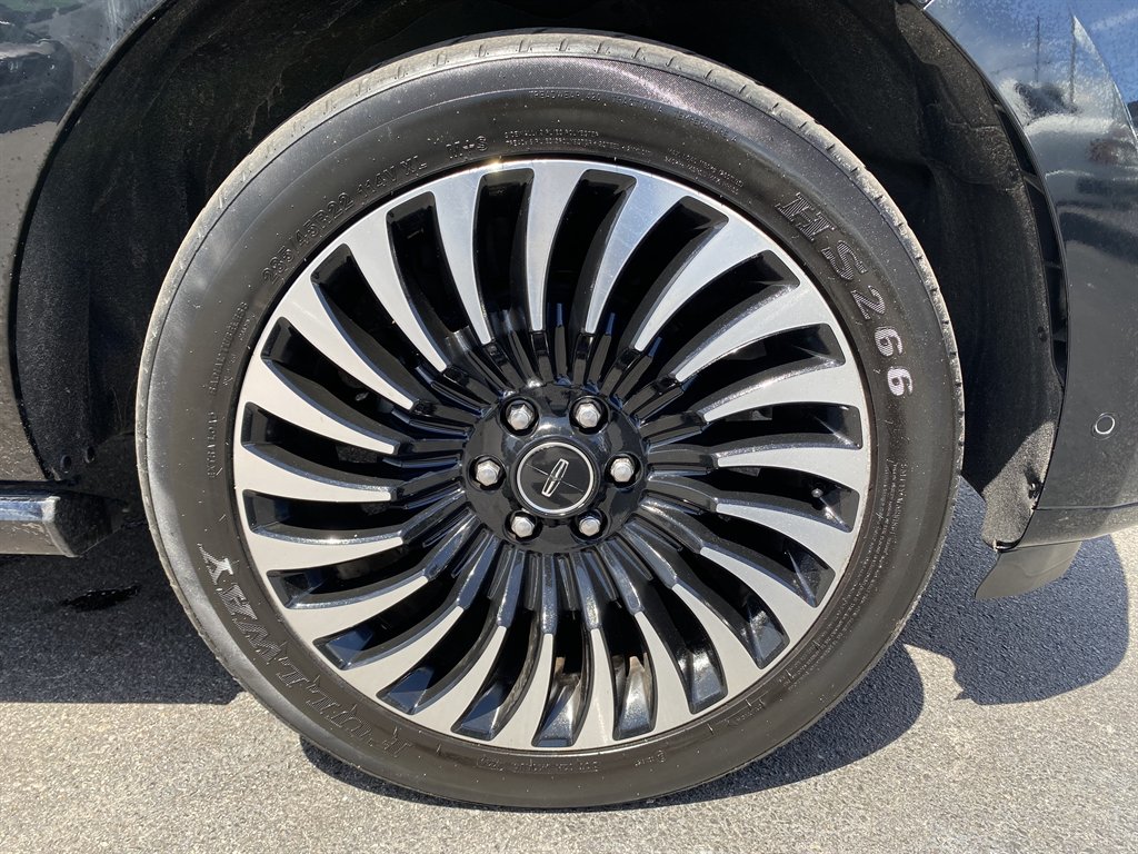 2018 Lincoln Navigator - $29,999