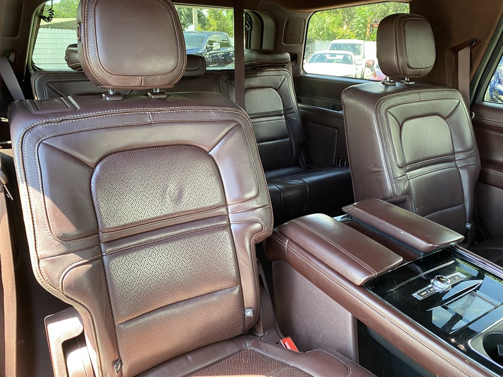 2018 Lincoln Navigator - $29,999