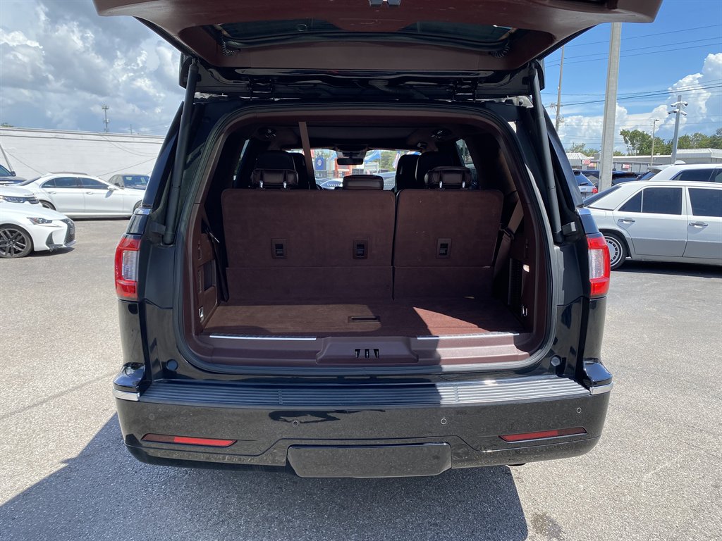 2018 Lincoln Navigator - $29,999