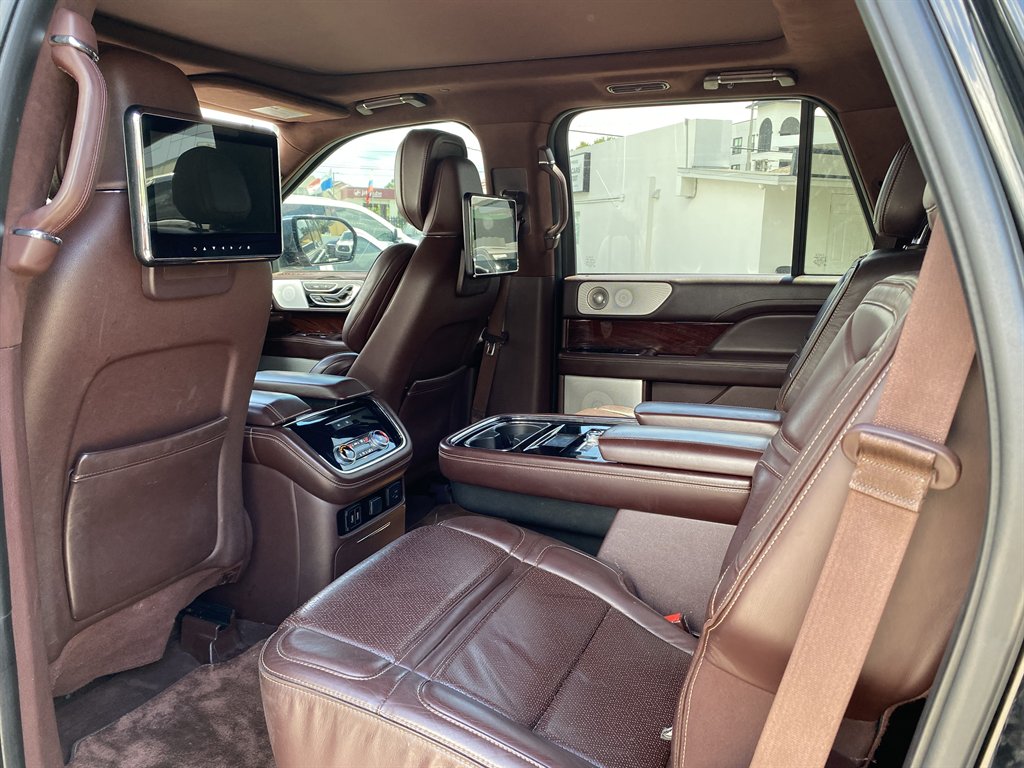 2018 Lincoln Navigator - $29,999