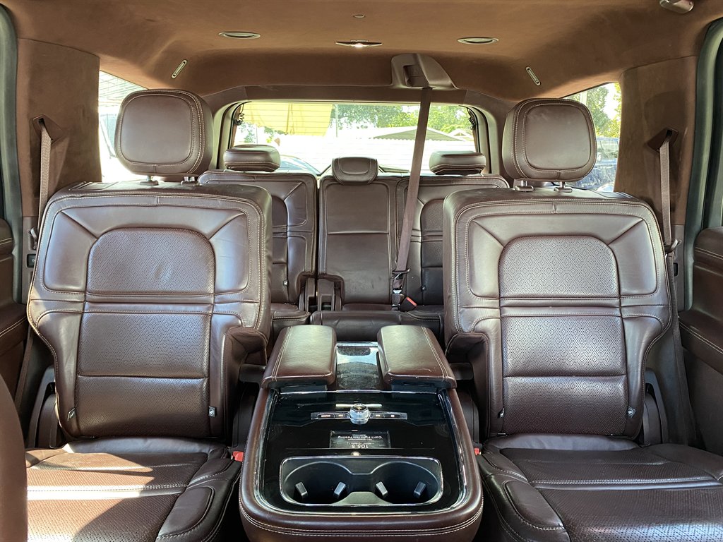2018 Lincoln Navigator - $29,999