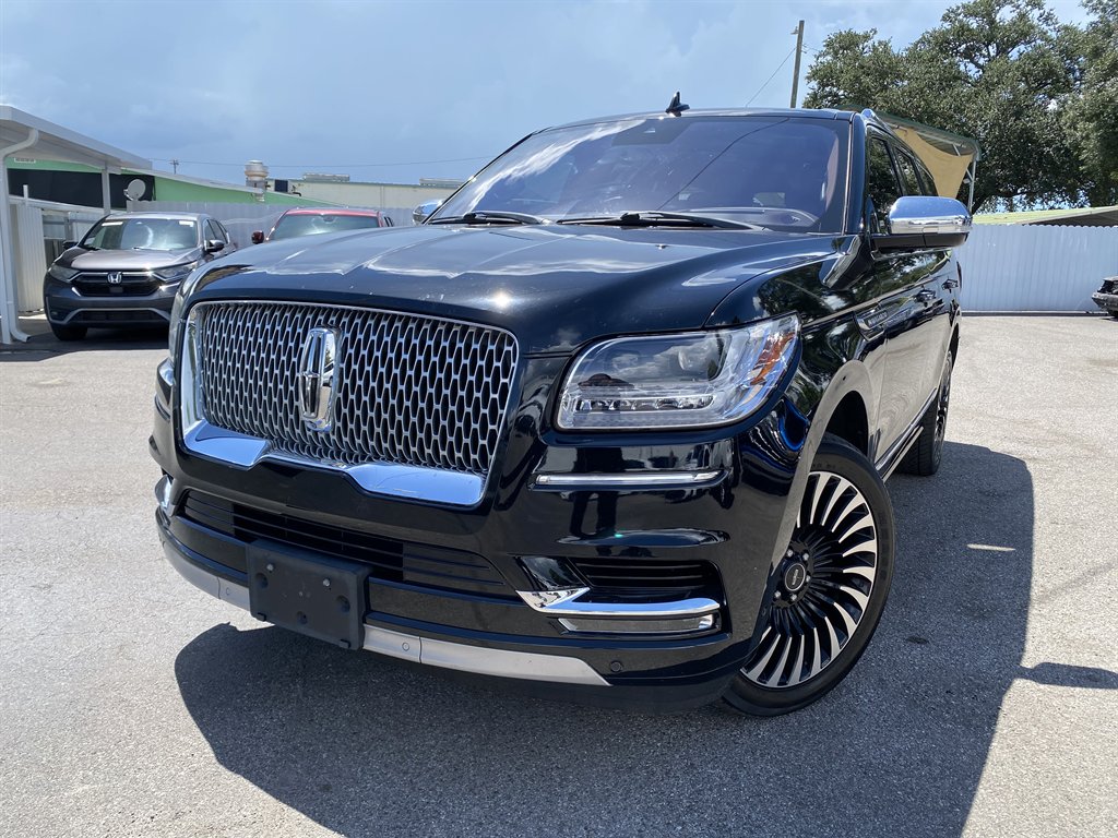 2018 Lincoln Navigator - $29,999