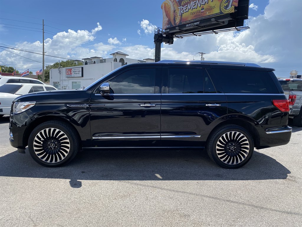 2018 Lincoln Navigator - $29,999