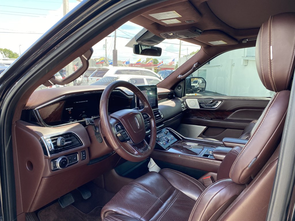 2018 Lincoln Navigator - $29,999