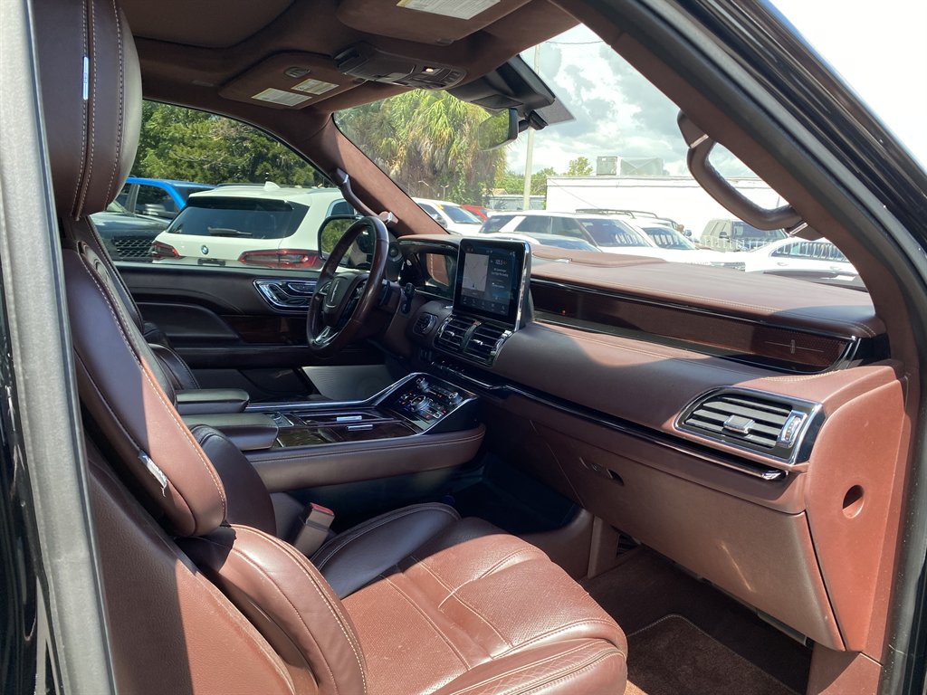 2018 Lincoln Navigator - $29,999