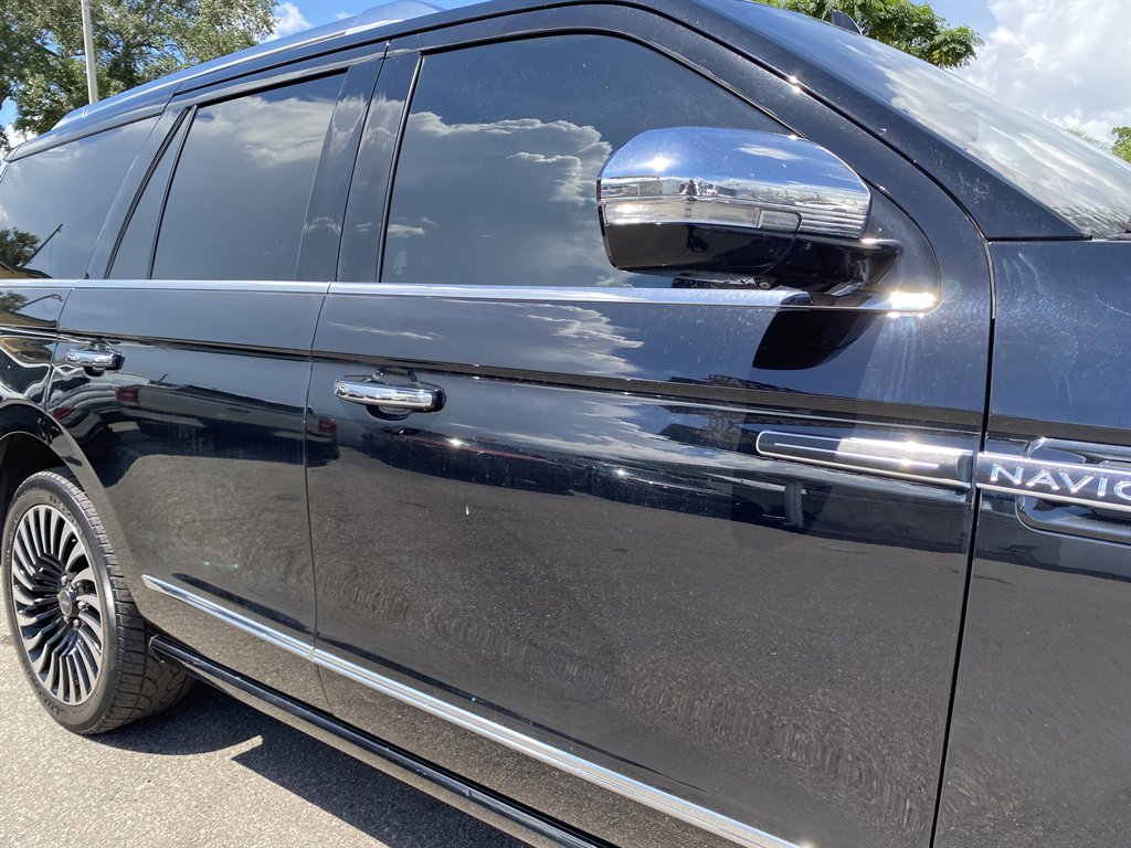 2018 Lincoln Navigator - $29,999