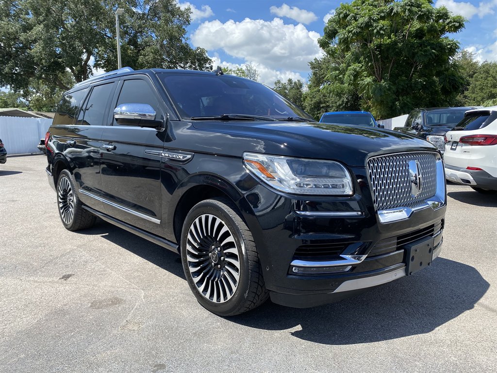 2018 Lincoln Navigator - $29,999