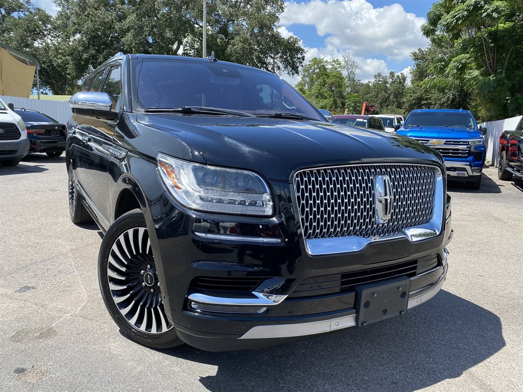 2018 Lincoln Navigator - $29,999