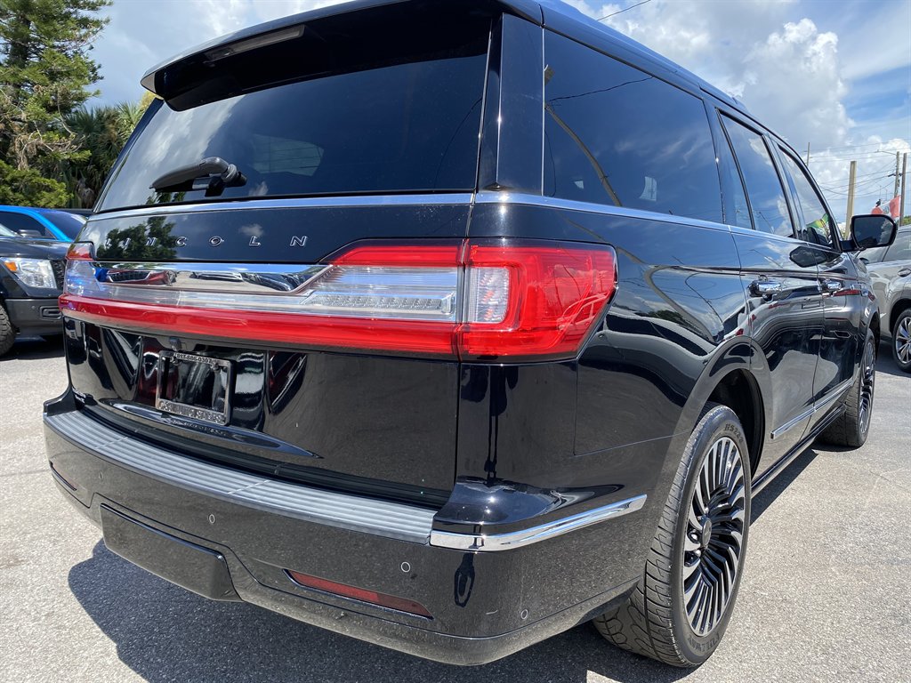 2018 Lincoln Navigator - $29,999