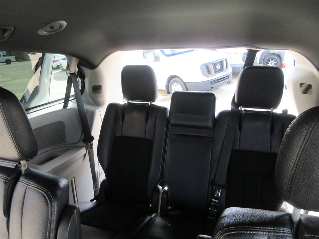 2019 Dodge Grand Caravan - $9,410