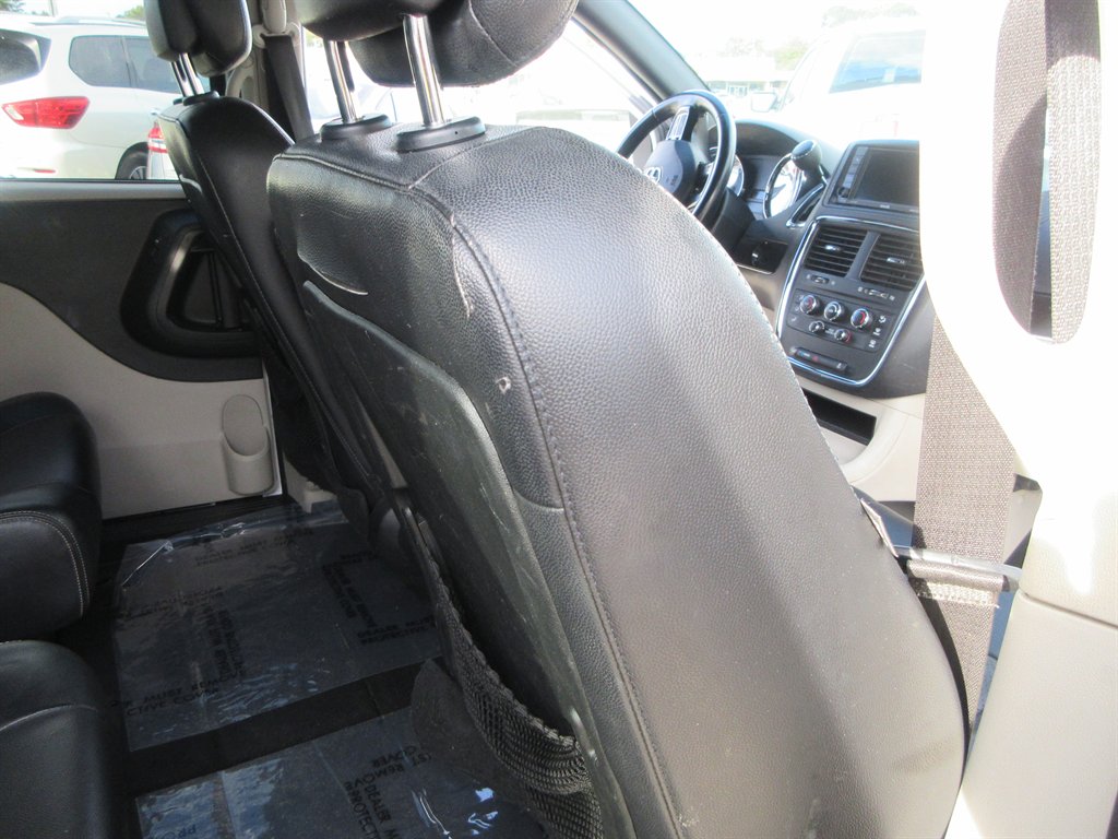 2019 Dodge Grand Caravan - $9,410