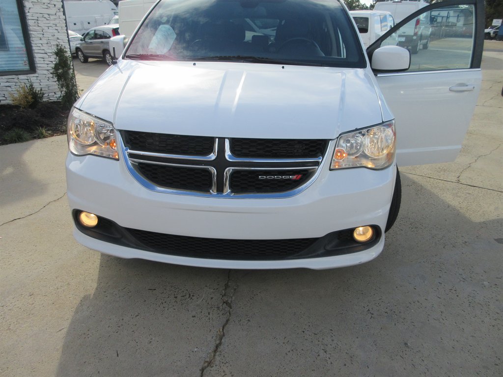 2019 Dodge Grand Caravan - $9,410