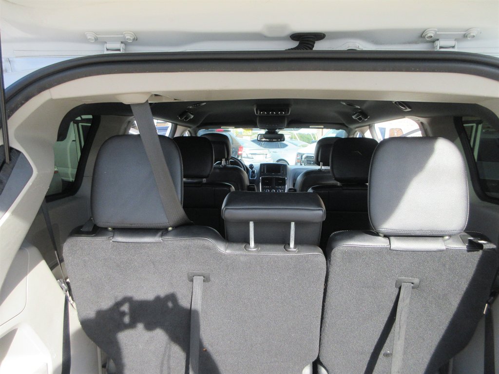 2019 Dodge Grand Caravan - $9,410