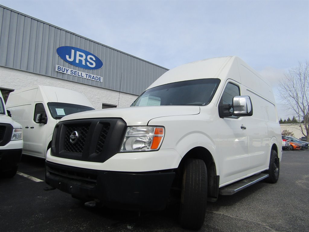 The 2016 Nissan NV 3500 SV photos